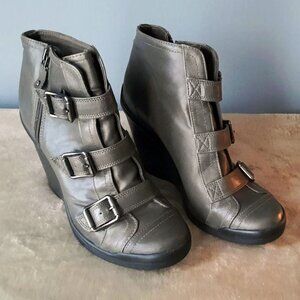 Simply Vera Wedge Booties Size 10